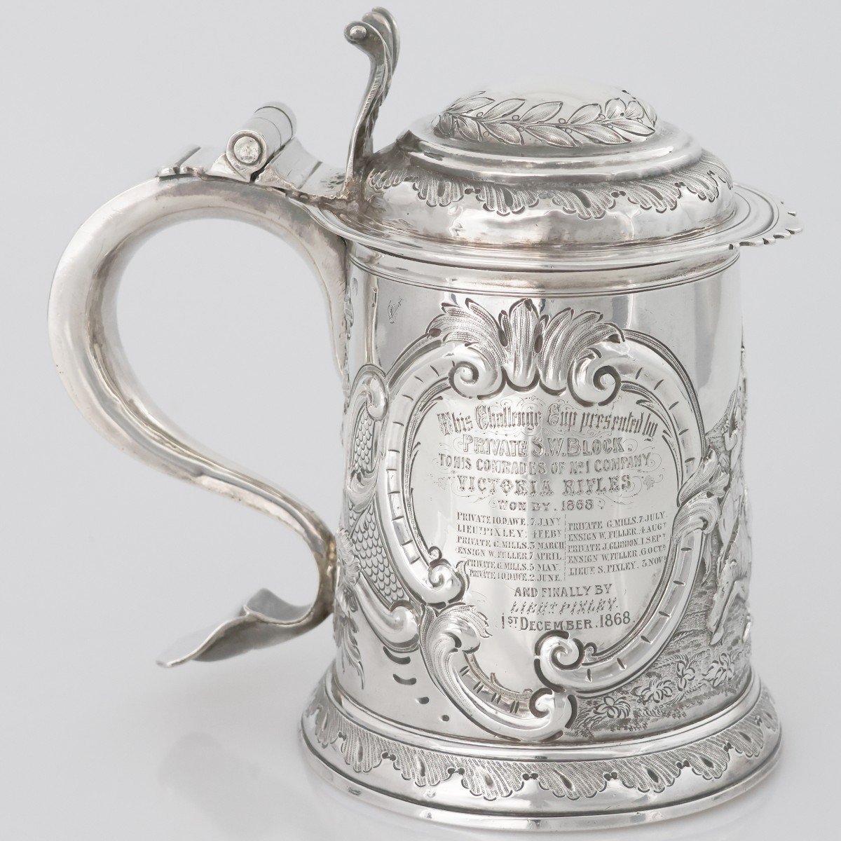 Un tankard en argent sterling Queen Anne, orfèvre RP, Dublin, 1711-photo-2