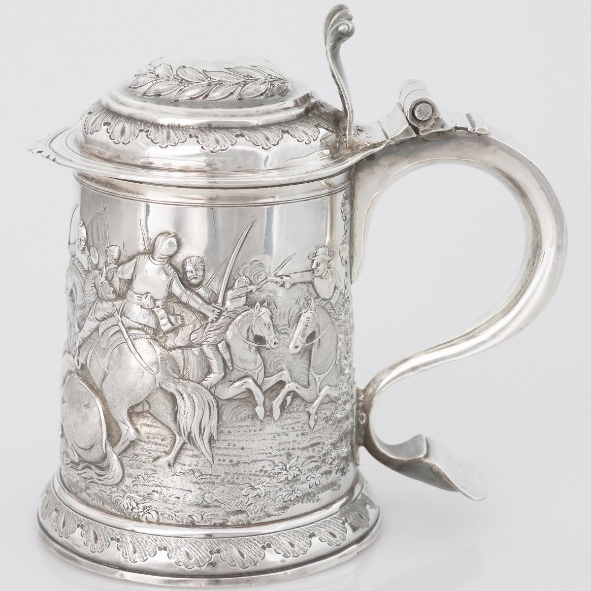 Un tankard en argent sterling Queen Anne, orfèvre RP, Dublin, 1711-photo-3