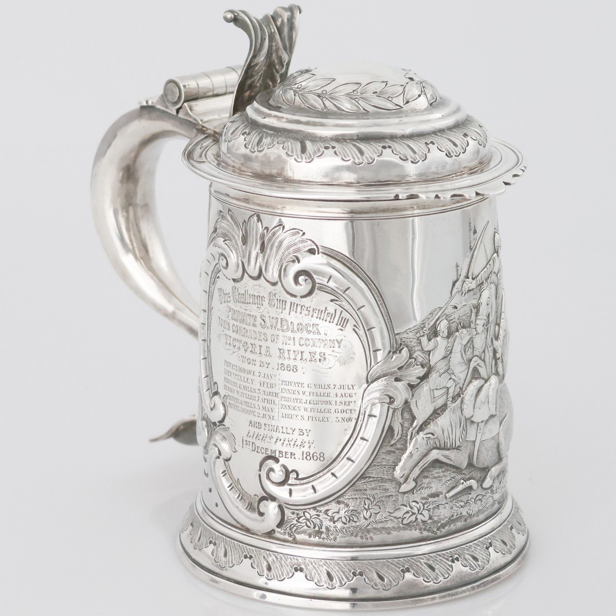 Un tankard en argent sterling Queen Anne, orfèvre RP, Dublin, 1711