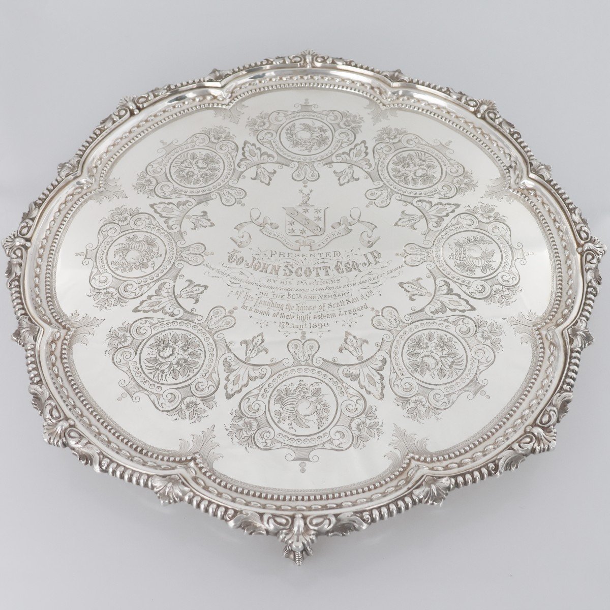 Un plateau en argent sterling Reine Victoria, Martin, Hall & Co Ltd, Londres, 1888-photo-4