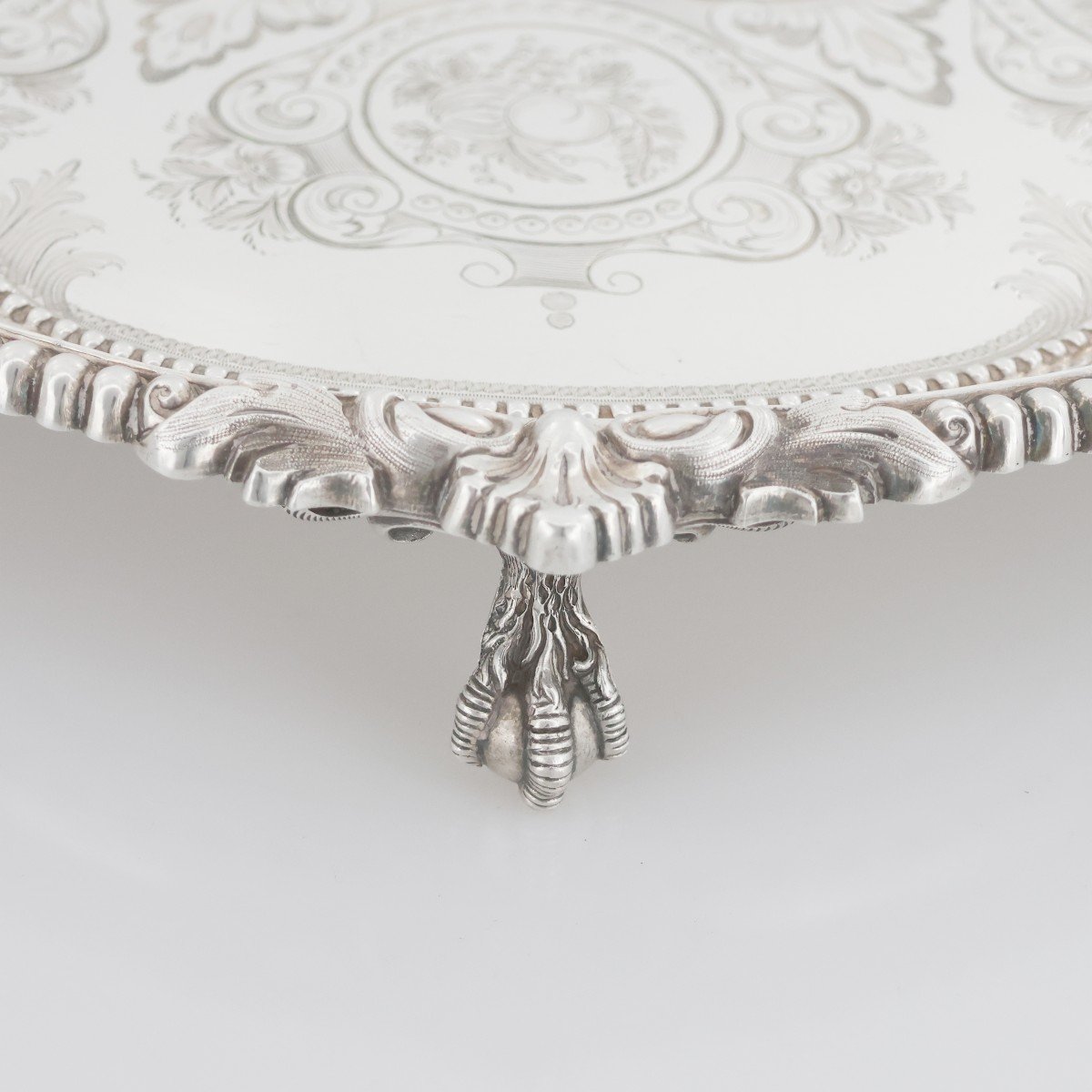 Un plateau en argent sterling Reine Victoria, Martin, Hall & Co Ltd, Londres, 1888-photo-1