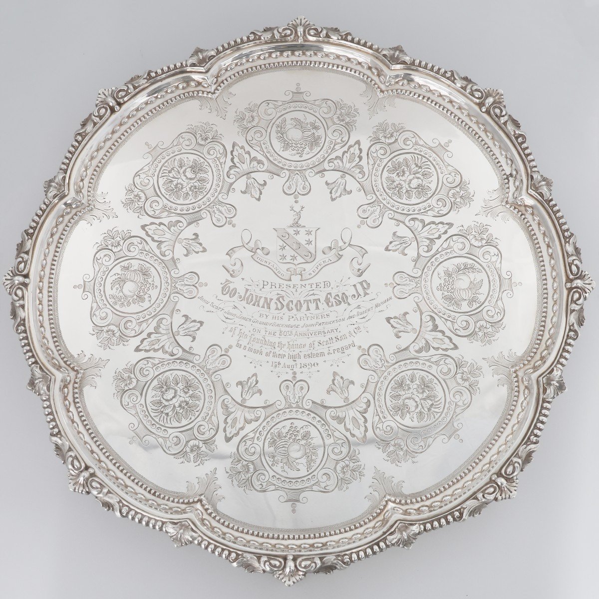 Un plateau en argent sterling Reine Victoria, Martin, Hall & Co Ltd, Londres, 1888