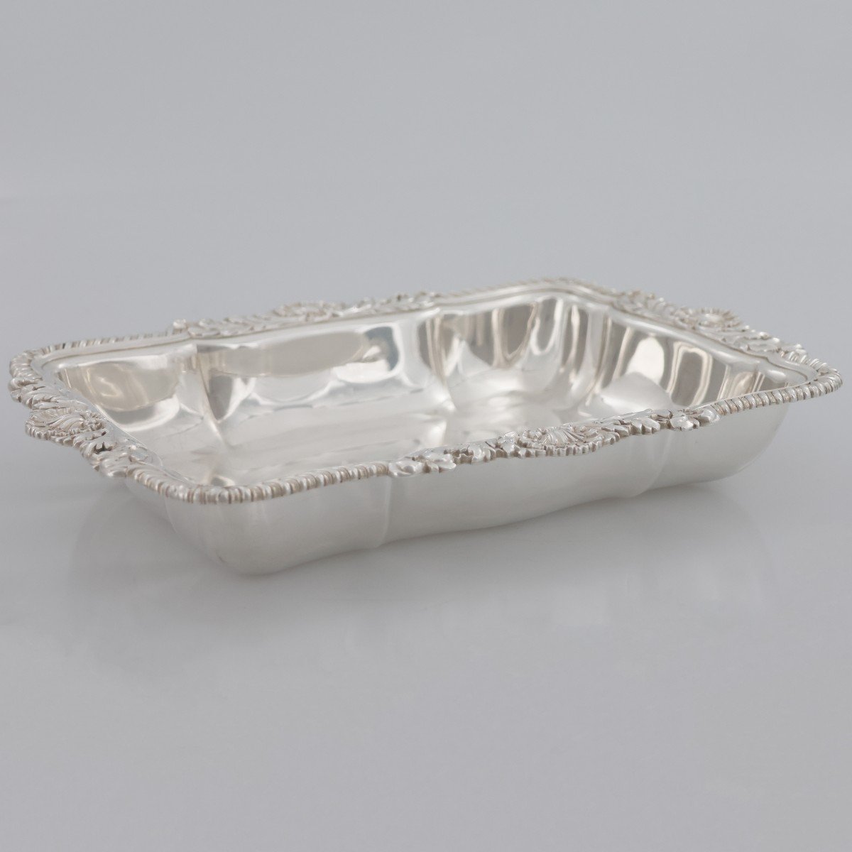 A George IV Sterling Silver Entrée Dish, Cover And Handle, Paul Storr, London, 1821-photo-3