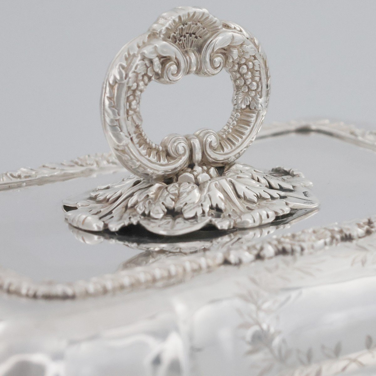 A George IV Sterling Silver Entrée Dish, Cover And Handle, Paul Storr, London, 1821-photo-1