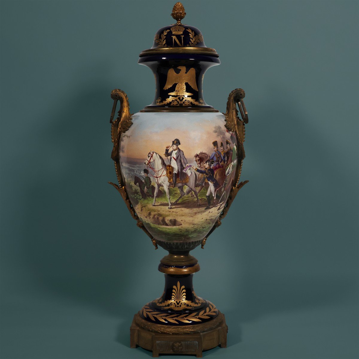 Un grand vase français de style Napoléon, signé H. Desprez, Sèvres. Fin Du XIXe Siècle