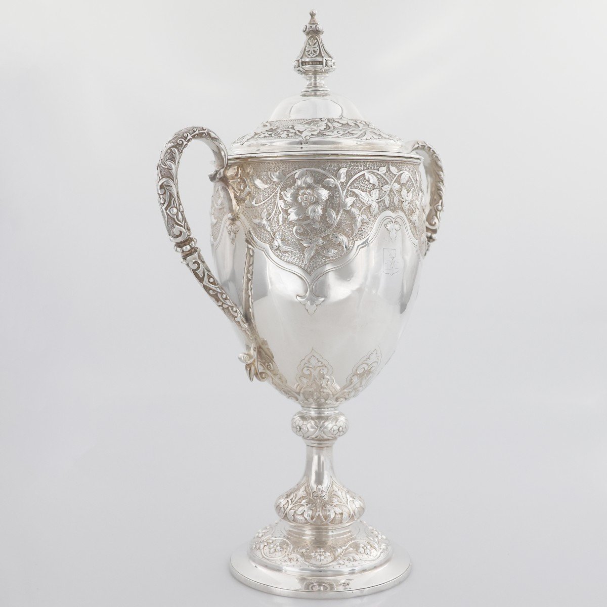 Une coupe trophée en argent sterling Reine Victoria, Richards & Brown, Londres, 1875-photo-2