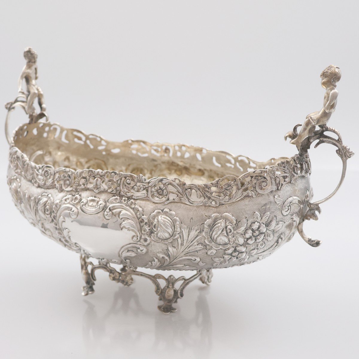 An Embossed And Chiseled Silver 900 Centerpiece, 20th Century-photo-3