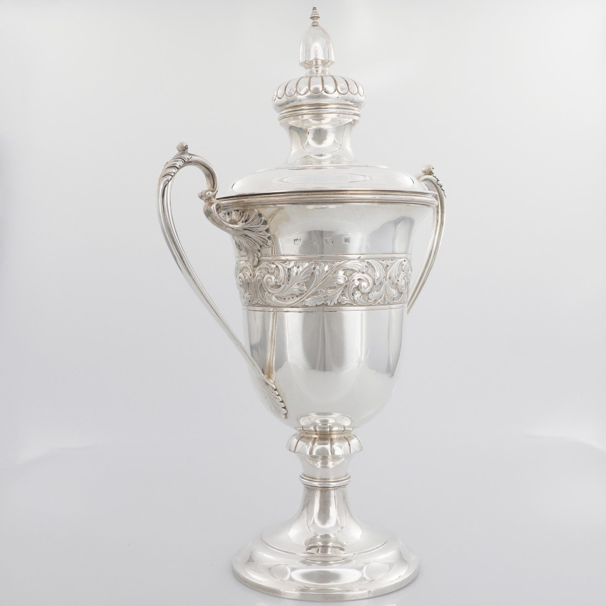 Une coupe trophée en argent sterling George V, David & Maurice Davis, Birmingham, 1911-photo-3