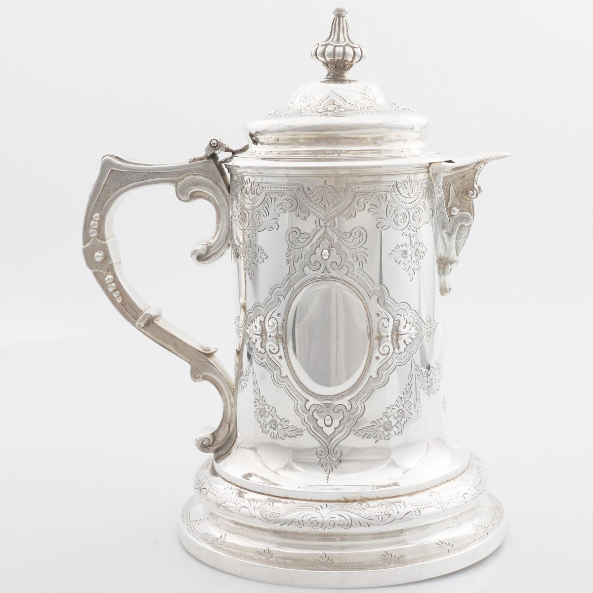 A Victorian Silver Pitcher With Cover, Samuel Samuel Smily Goldsmiths Alliance, London, 1868-photo-2