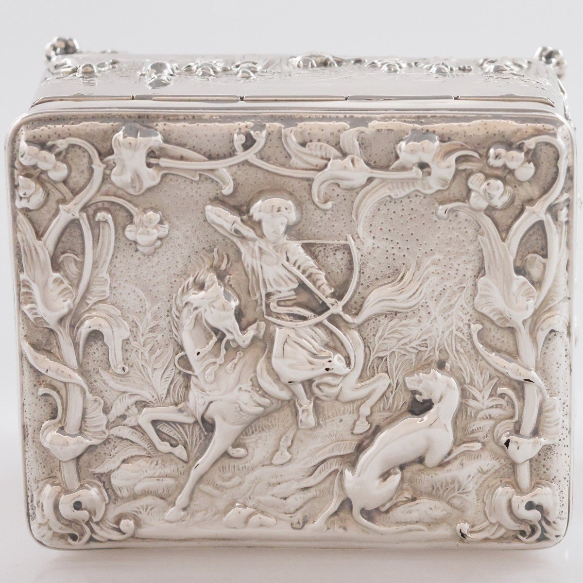 A Victorian Sterling Silver Box, Chester, 1890-1899-photo-4