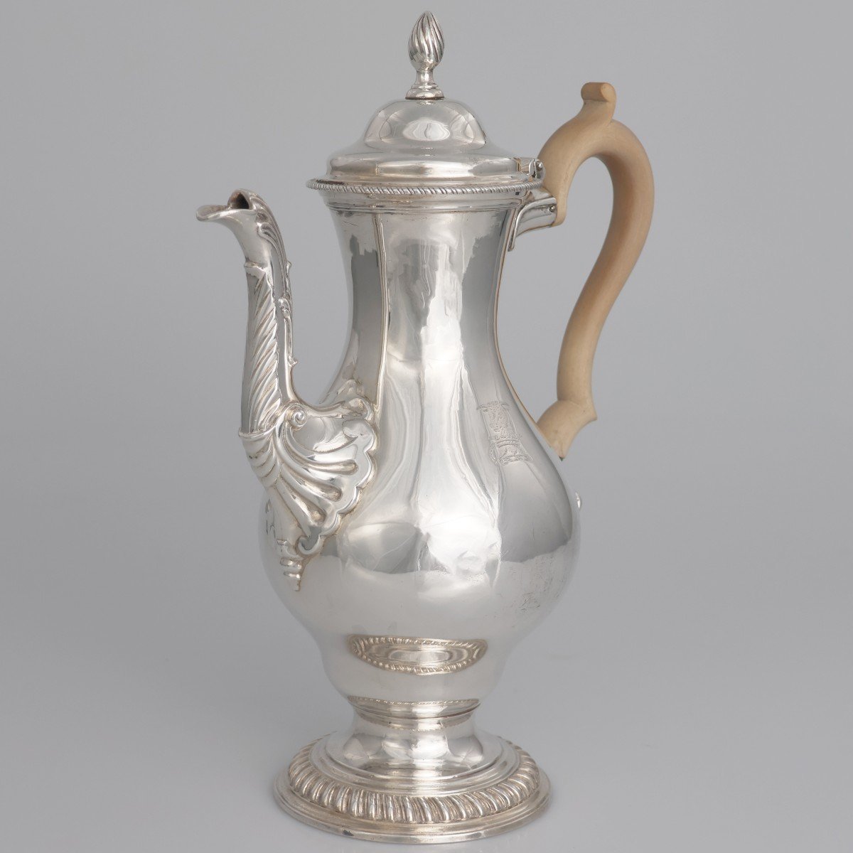 Une cafetière en argent sterling George III, Charles Wright, Londres, 1771-photo-2