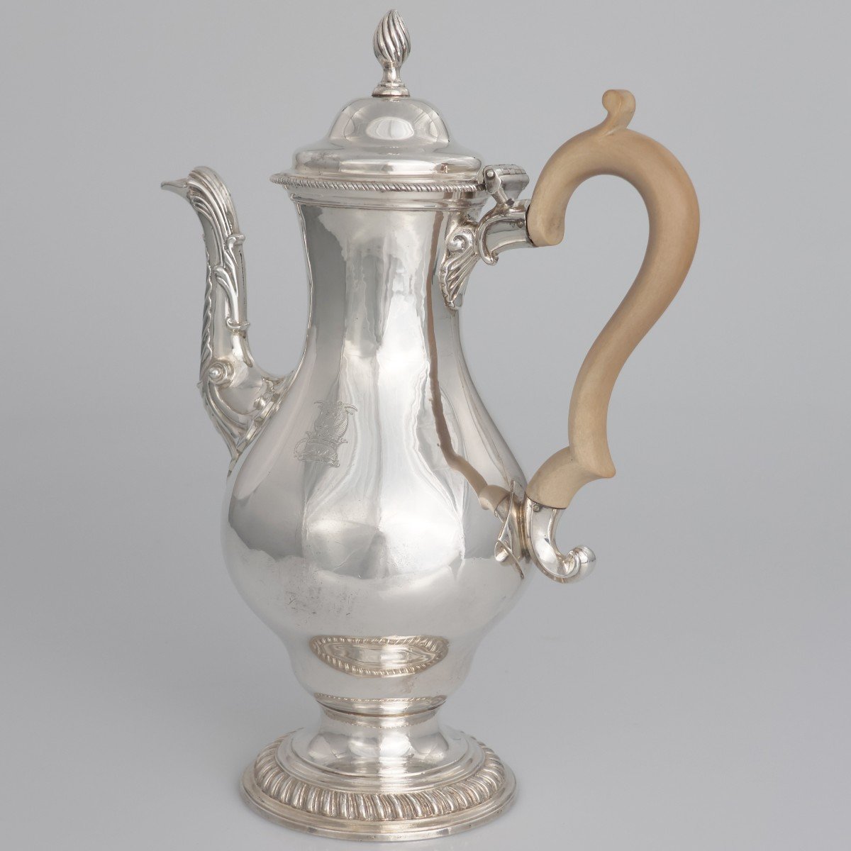 Une cafetière en argent sterling George III, Charles Wright, Londres, 1771-photo-3