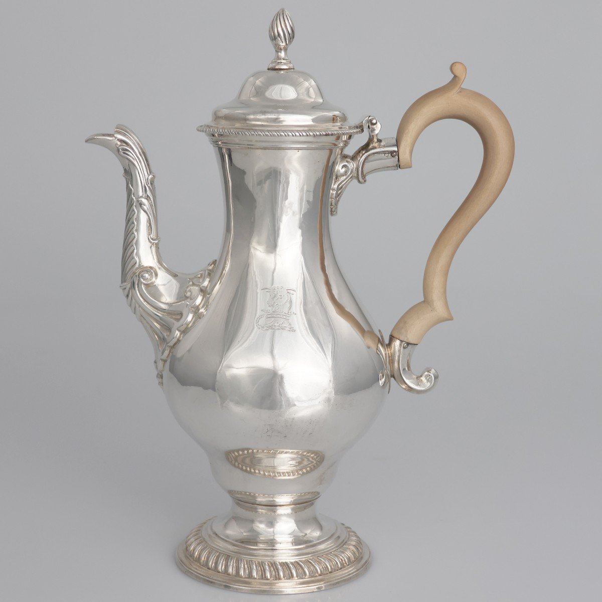 Une cafetière en argent sterling George III, Charles Wright, Londres, 1771