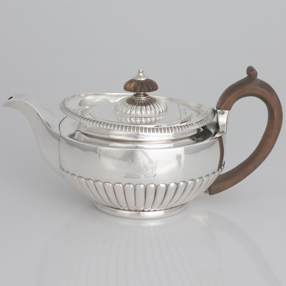 Une théière en argent sterling Roi George III, Paul Storr, Londres, 1814