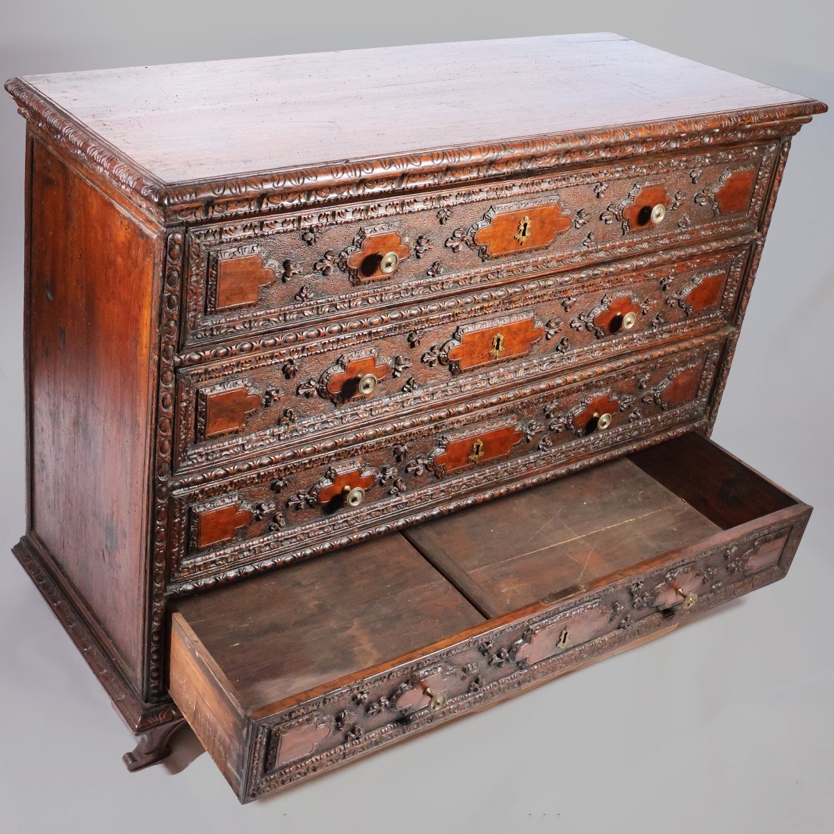 An Italian Carved Walnut Chest Of Drawers, Lombardy, Late 17th Early 18th Century-photo-3