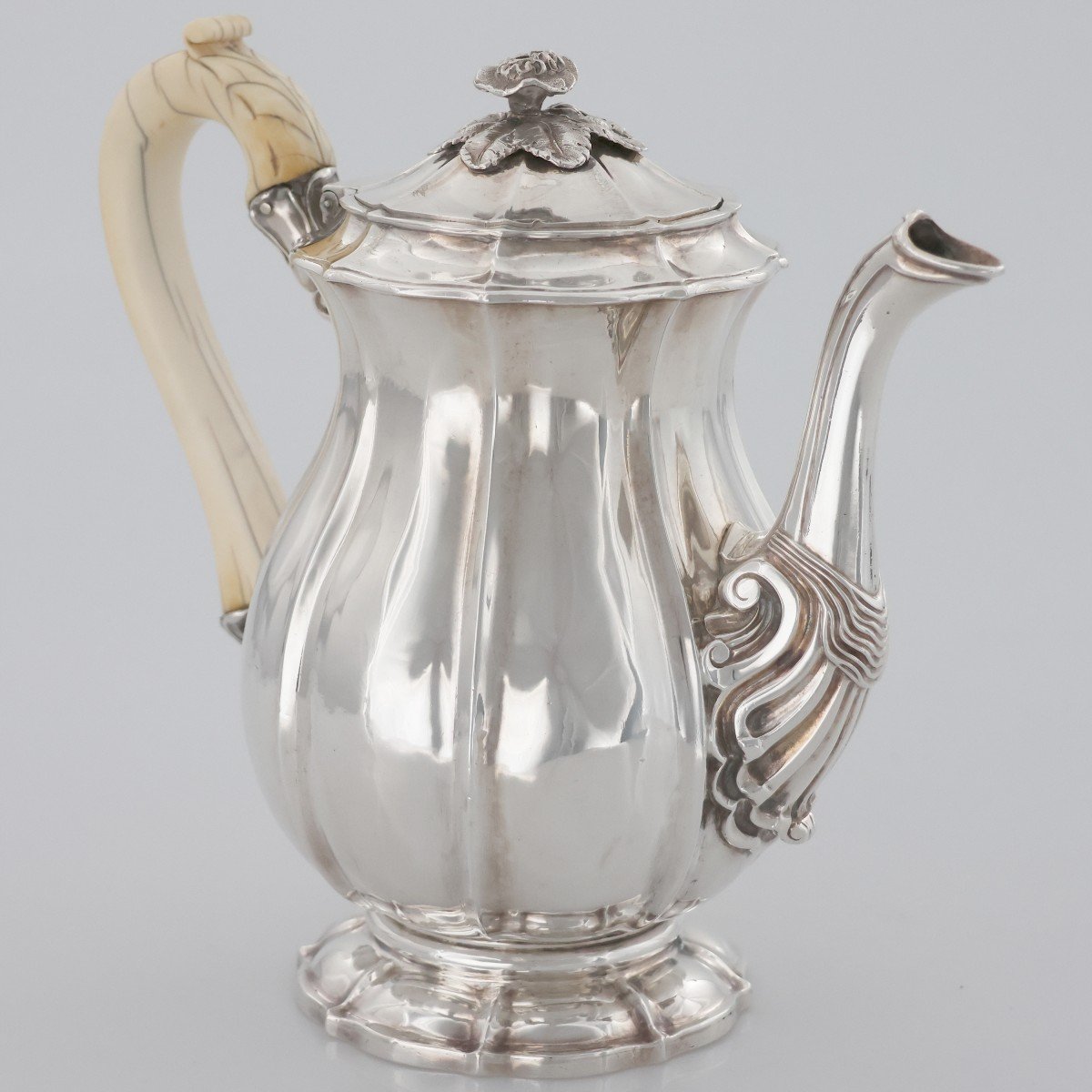 A George III Sterling Silver Teapot With Ivory Handle, William Eaton, London, 1804-photo-2