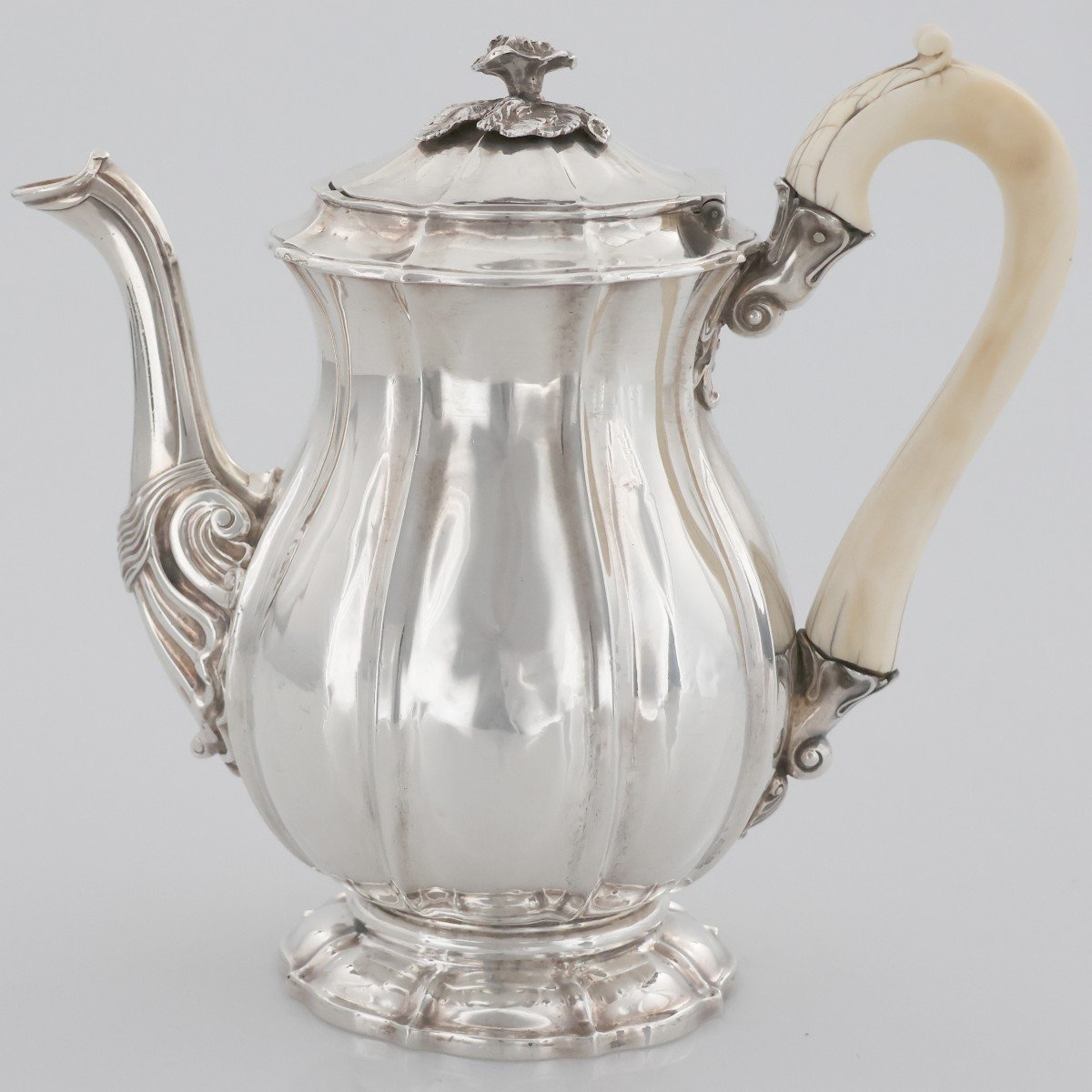 A George III Sterling Silver Teapot With Ivory Handle, William Eaton, London, 1804-photo-3