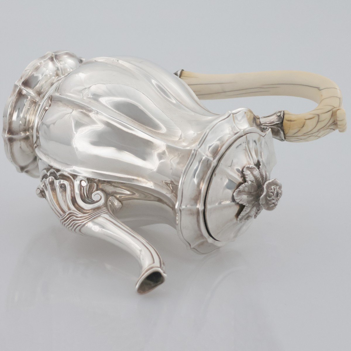 A George III Sterling Silver Teapot With Ivory Handle, William Eaton, London, 1804-photo-4