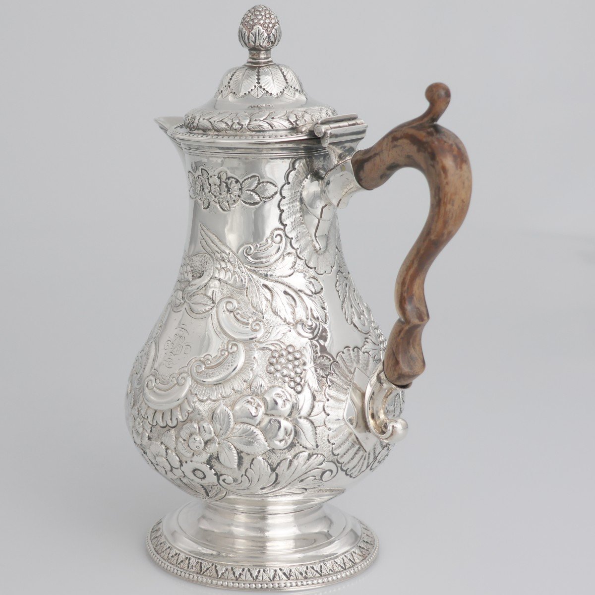 An English Sterling Silver Coffee Pot, 19th Century-photo-3