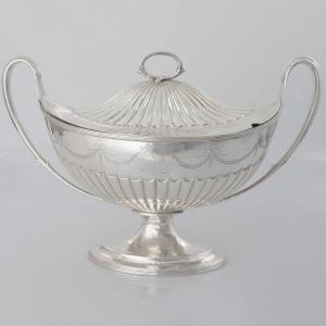 Une soupière en argent sterling george III avec son couvercle, Paul Storr, Londres, 1813