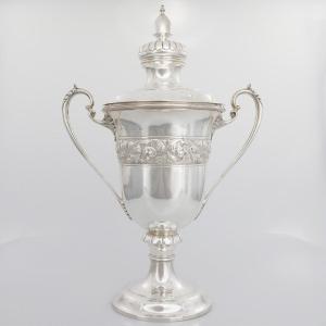 Une coupe trophée en argent sterling George V, David & Maurice Davis, Birmingham, 1911