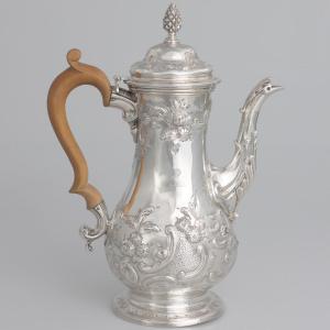 Une cafetière en argent sterling  George III, William Cripps, Londres, 1762