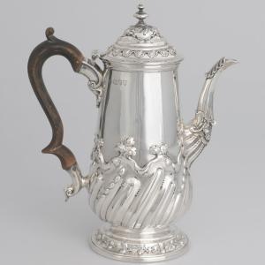 Une cafetière en argent sterling, John Aldwinckle & Thomas Slater, Londres, 1891