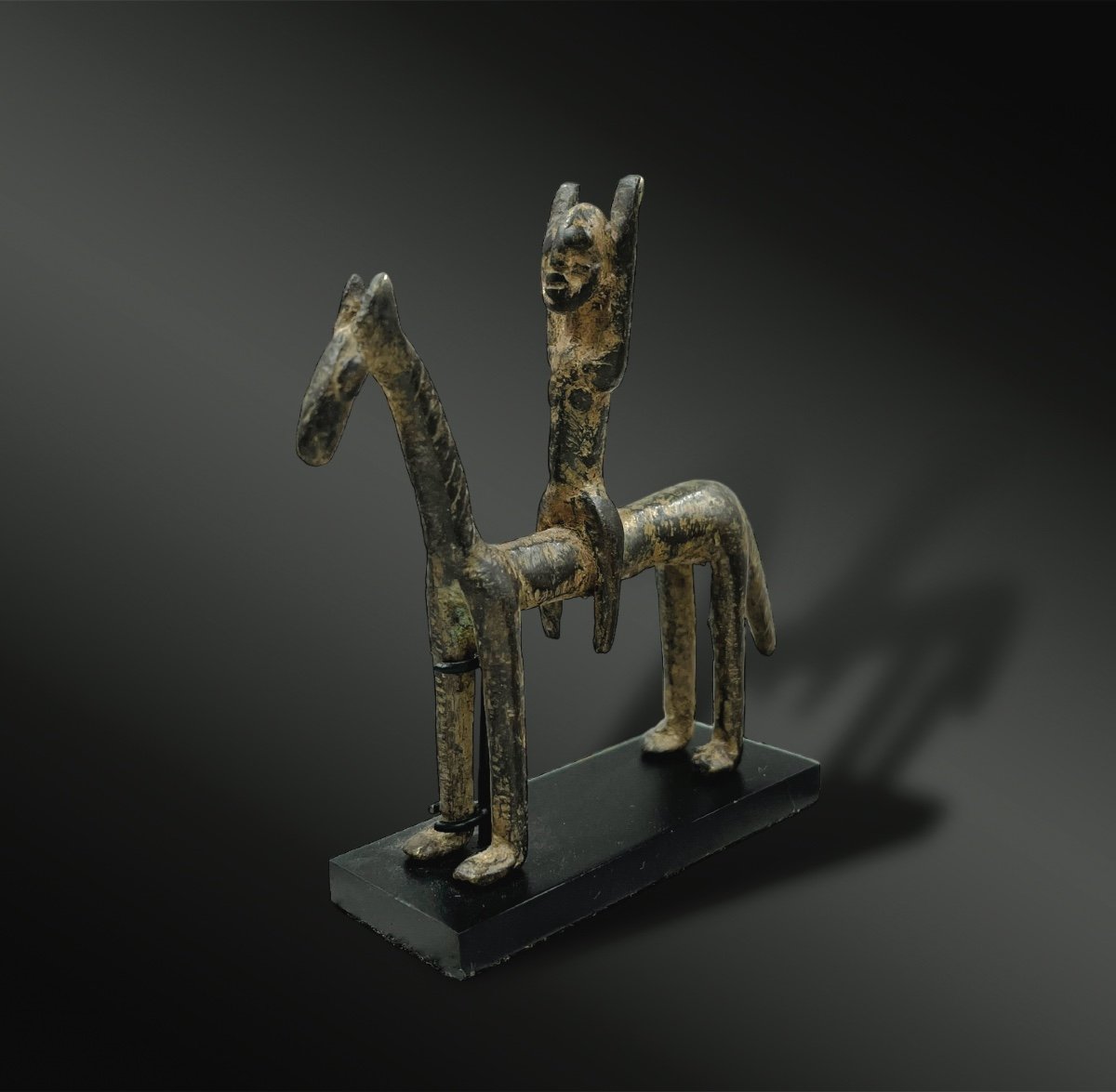 Statuette Depicting A Rider With Arms Raised Toward The Sky - Dogon Culture, Mali - 19th Century