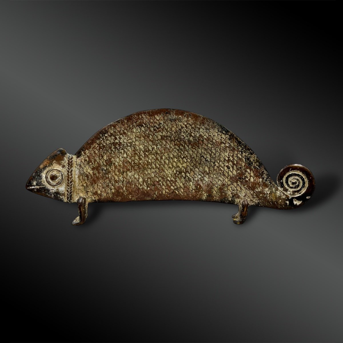 Large Half-hump Amulet Figuring A Chameleon - South-west Burkina Faso - 19th Century -photo-3