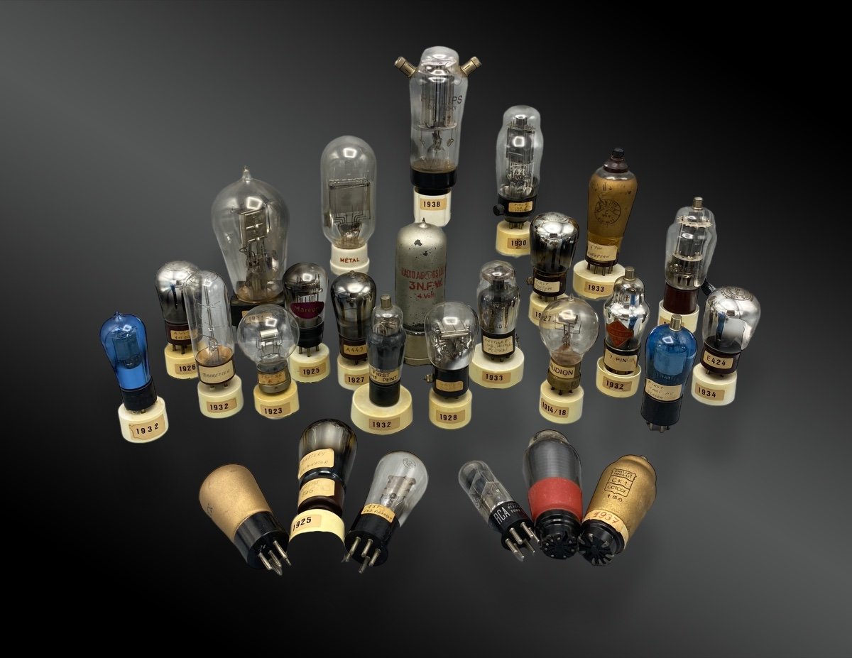 Collection Of Incandescent Light Bulbs From 1923 To 1938-photo-3