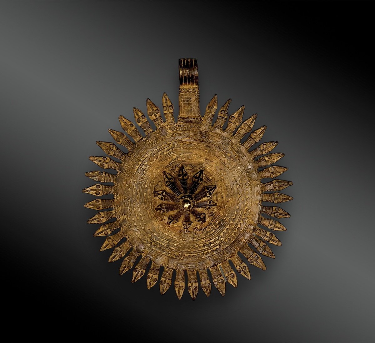 Forty-nine Headed Torfan Pendant - Gan Culture, Burkina Faso - 19th Century Or Earlier