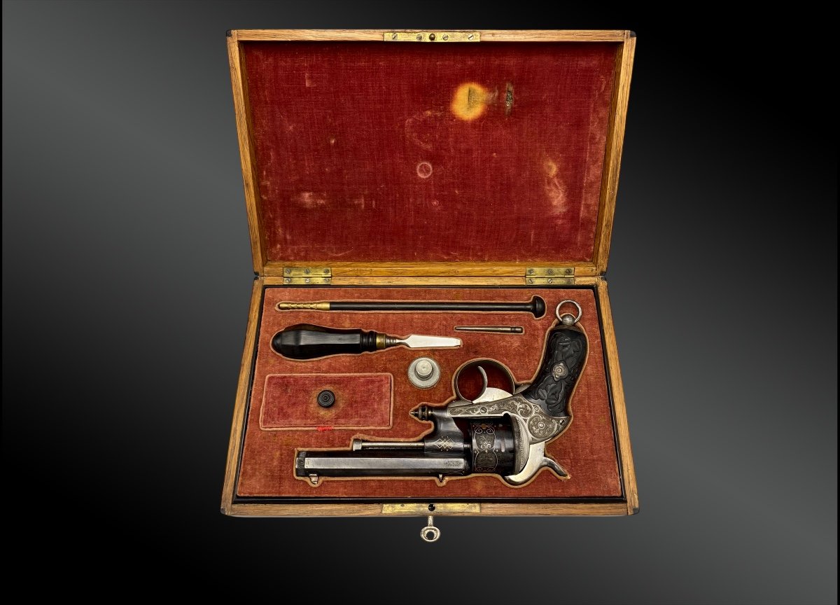 Coffret Nécessaire Avec Un Luxueux Revolver à Broche Chamelot Delvigne. France XIXème Siècle