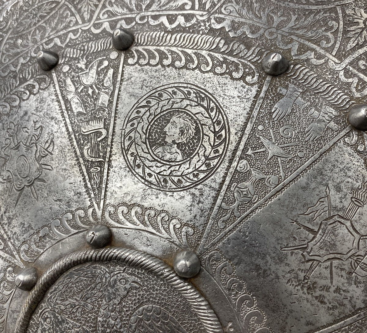 Fully Engraved Shield. Germany, 19th Century-photo-4