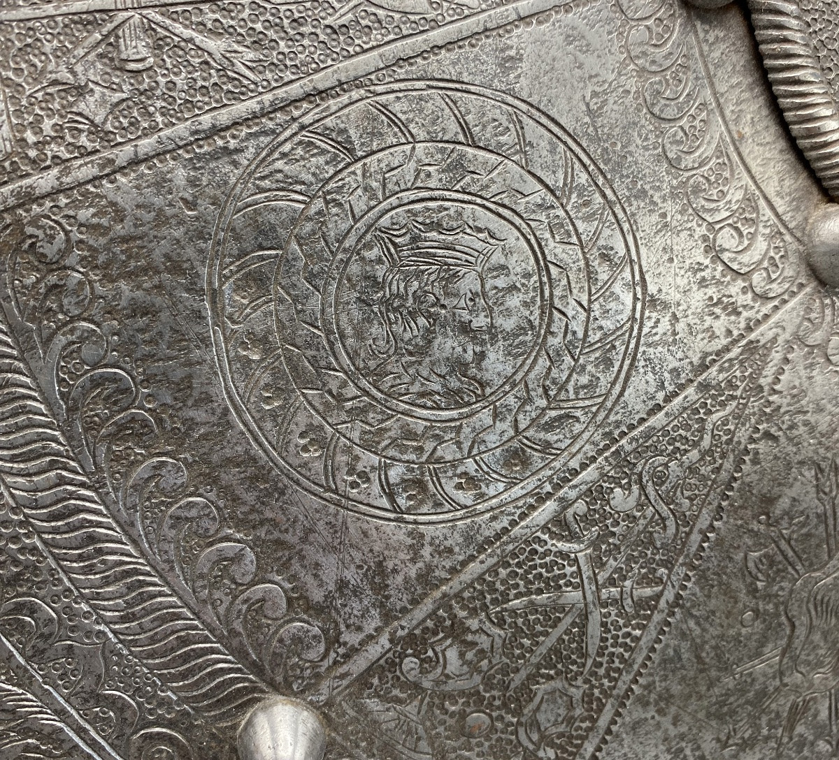 Fully Engraved Shield. Germany, 19th Century-photo-2