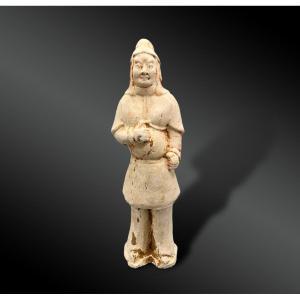Statuette Of An Infantryman Soldier Carrying Standard - China - Wei Dynasty? 