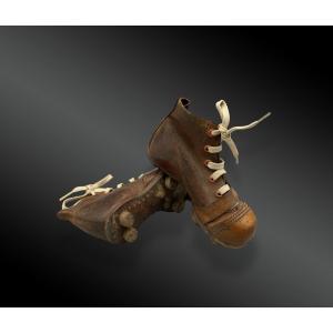 Paire De Chaussures En Cuir à Crampons Pour Enfant. Circa 1920- Football