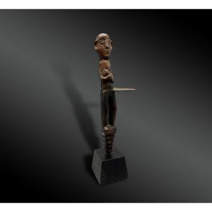 Hampatong Protective Statuette - Dayak Culture, Borneo Island - Circa 1900