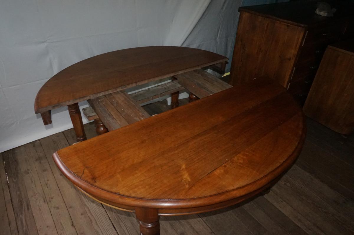 Oval Table With 6 Feet-photo-1