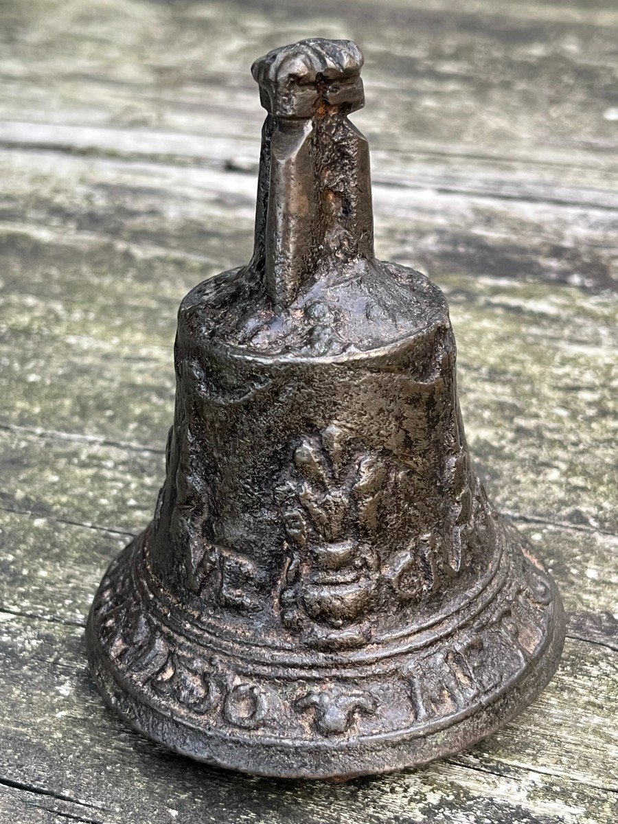 Rare Cloche De Table. Fondée in Mechelen en 1550 Par « Jan Van Den Eynde » (iohannes a fine)-photo-3