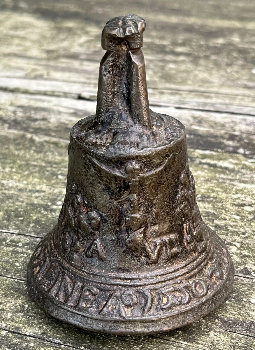 Rare Cloche De Table. Fondée in Mechelen en 1550 Par « Jan Van Den Eynde » (iohannes a fine)