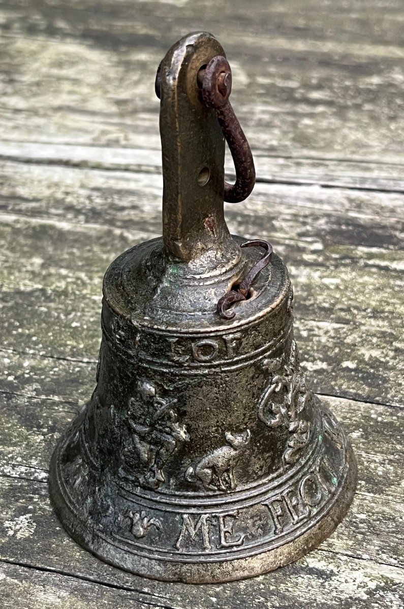 Rare Cloche De Table. Fondée in Mechelen en 1550 Par « Jan Van Den Eynde » (iohannes A Fine)