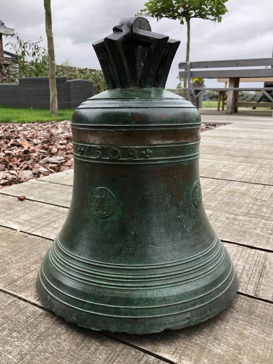 A Rare Bronze Mission Bell From 1609. -photo-3