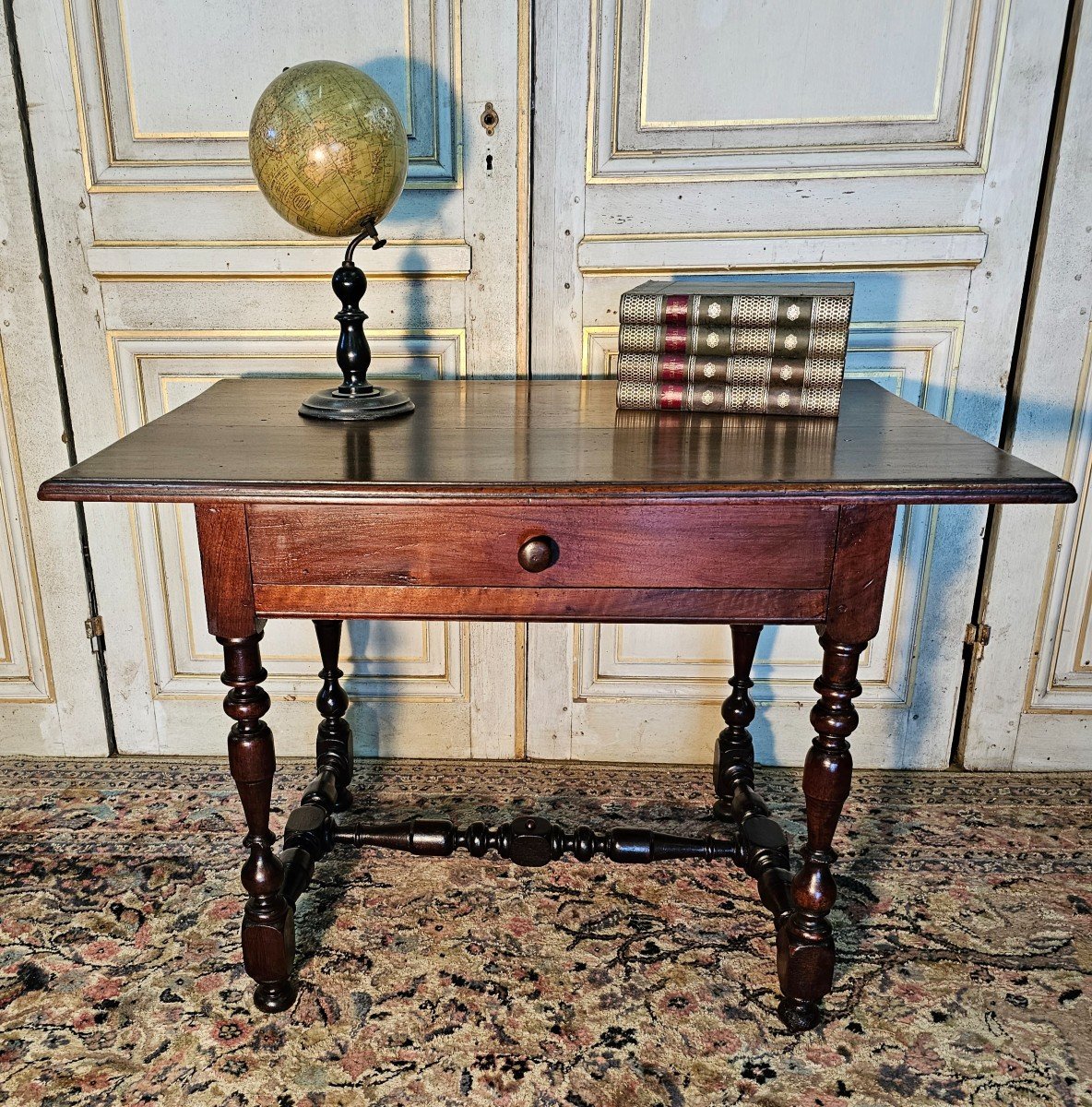 Table à écrire En Noyer Louis XIV Du Début 18 ème 