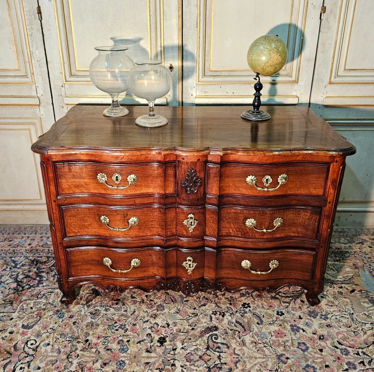 18th Commode In Curved Walnut