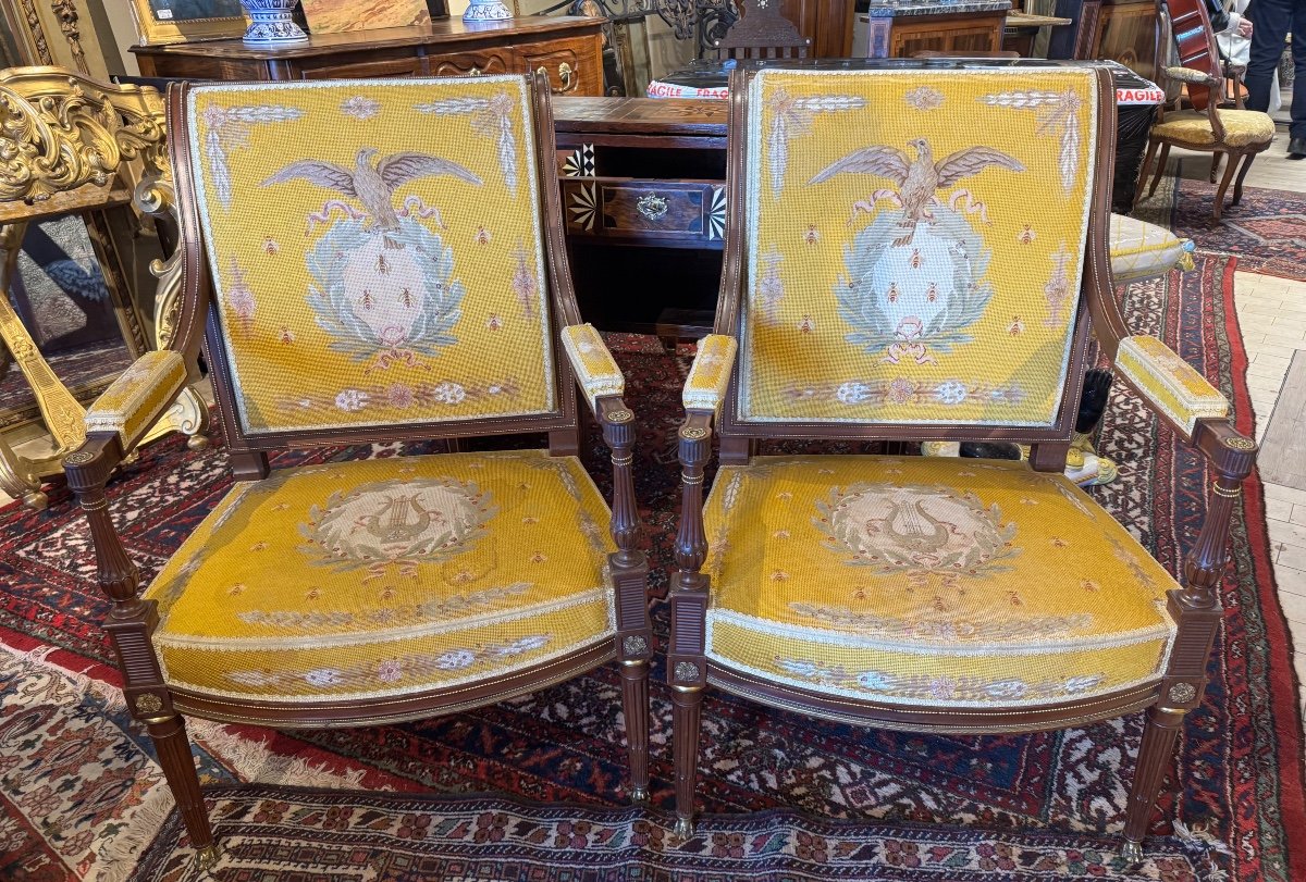 Paire De Fauteuils Louis XVI Acajou Et Bronzes