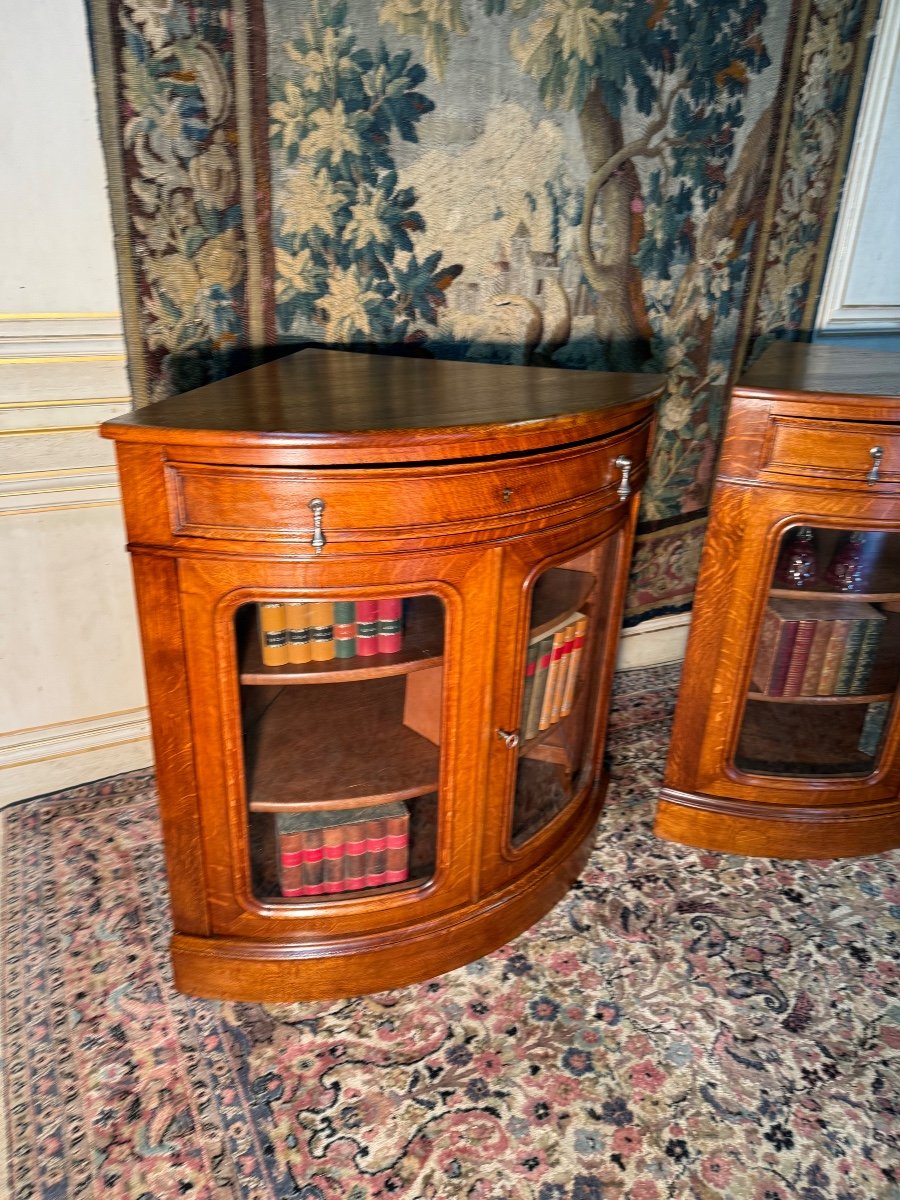 Pair Of 19th Century Oak Glazed Corner Cupboards -photo-2