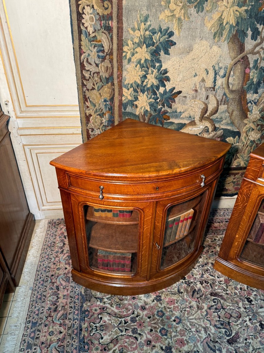 Pair Of 19th Century Oak Glazed Corner Cupboards -photo-3