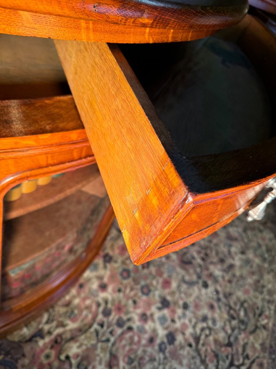 Pair Of 19th Century Oak Glazed Corner Cupboards -photo-4