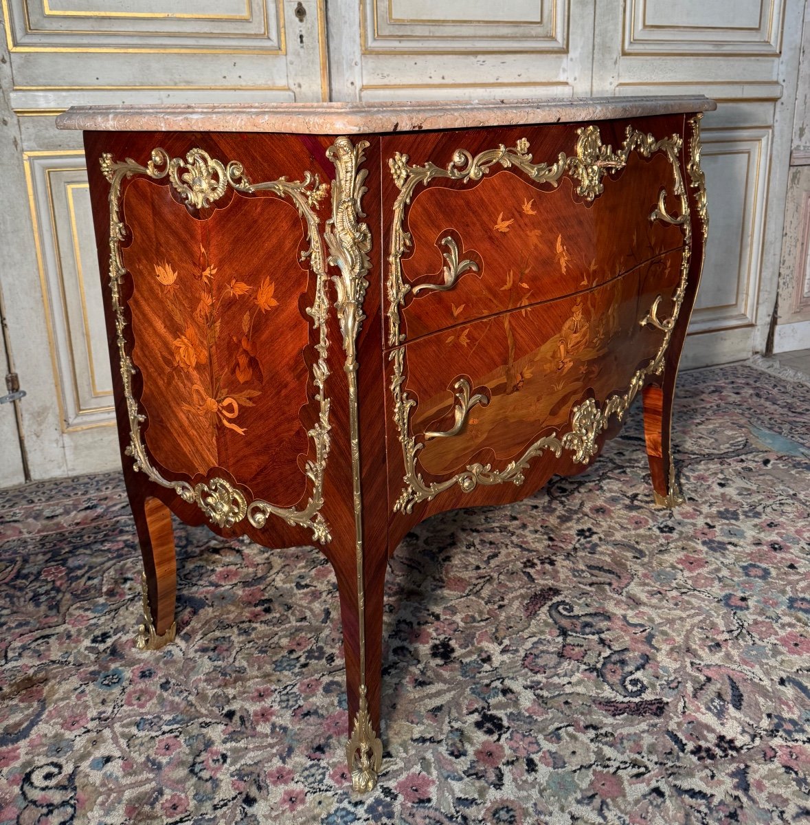 Louis XV Style Chest Of Drawers With Chinese Decor And Fine Bronzes