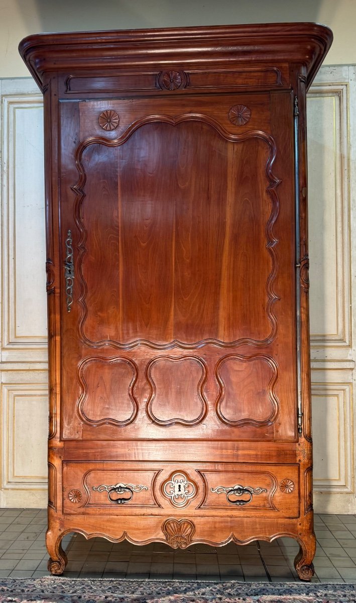 18th Century Cherry Wood Charentaise Bonnetiere 